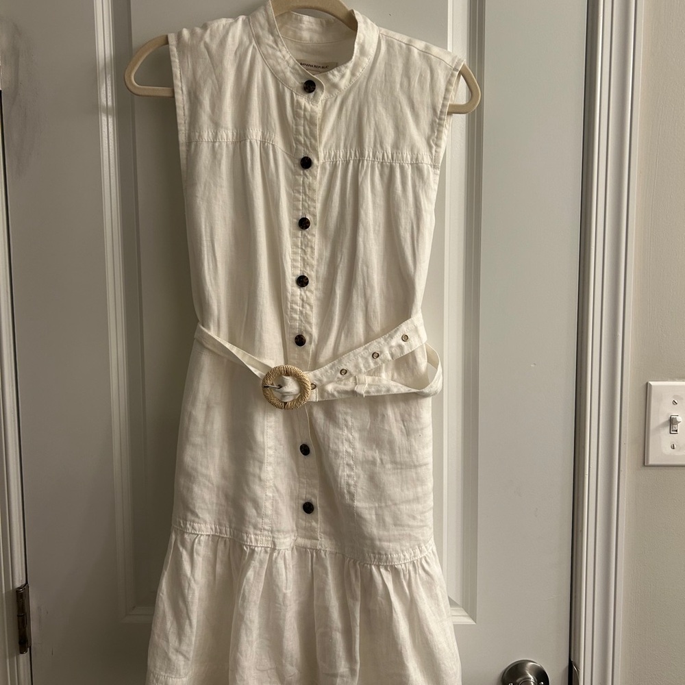 Sleeveless whir dress with tie